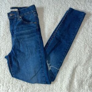 Levi’s Women’s 711 Distressed Super Skinny Jeans Size 26